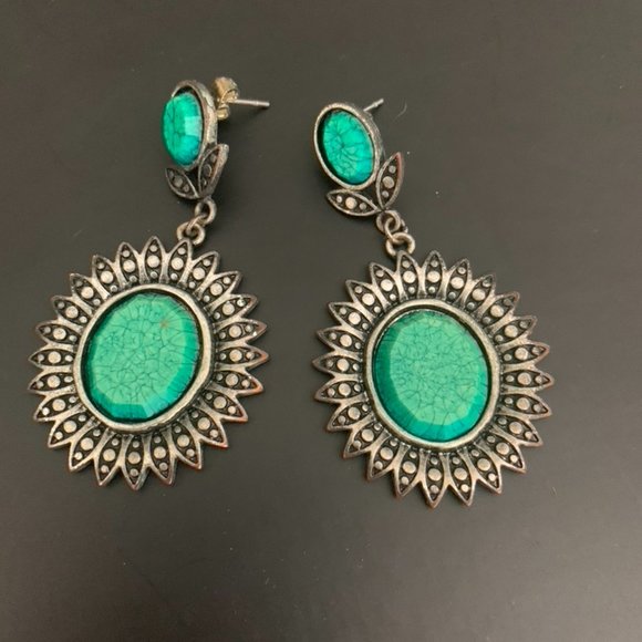 Deep jade statement earrings - Picture 2 of 2